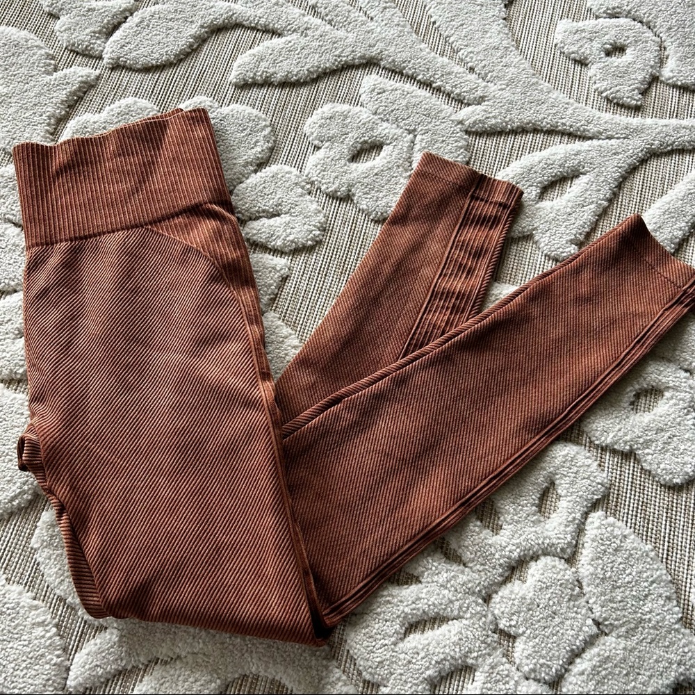 Mono B workout leggings